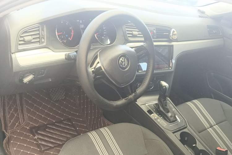 Used Volkswagen Lamando 2017 230TSI DSG Fashion Edition Center Console