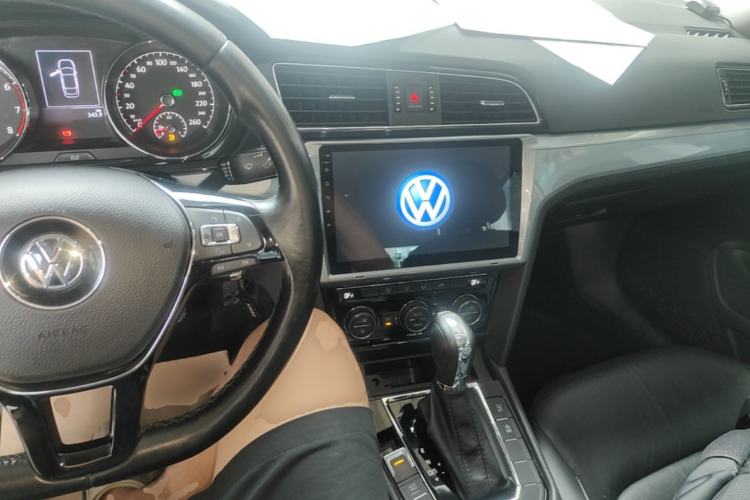 Used Volkswagen Lamando 2017 280TSI DSG Comfort Edition Center Console