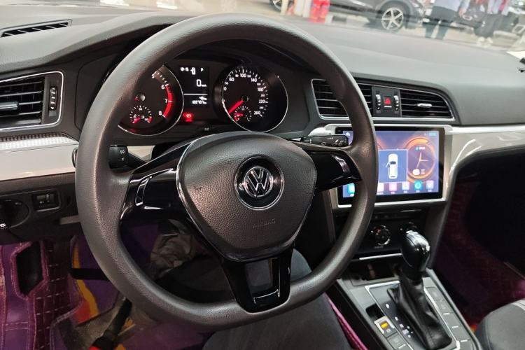 Used Volkswagen Lamando 2017 230TSI DSG Fashion Edition Center Console