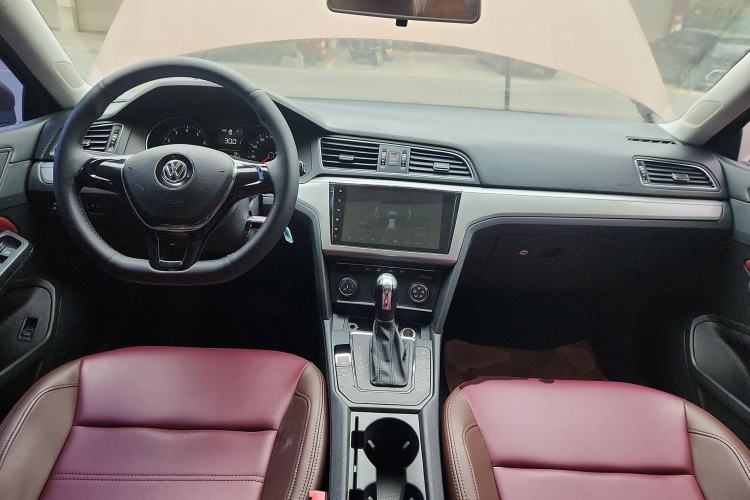Used Volkswagen Lamando 2017 230TSI DSG Fashion Edition Center Console