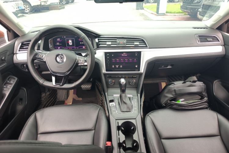 Used Volkswagen Lamando 2017 230TSI DSG Fashion Edition Center Console