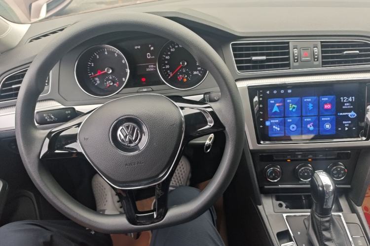Used Volkswagen Lamando 2017 230TSI DSG Fashion Edition Center Console