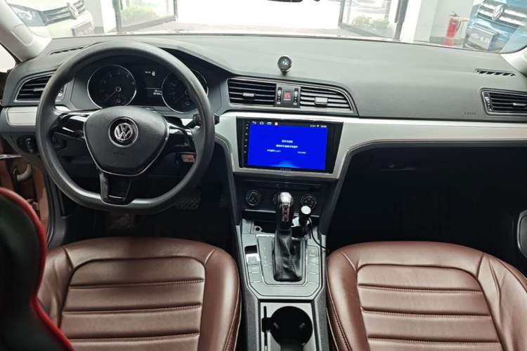 Used Volkswagen Lamando 2017 230TSI DSG Fashion Edition Center Console