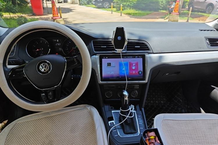 Used Volkswagen Lamando 2017 230TSI DSG Fashion Edition Center Console