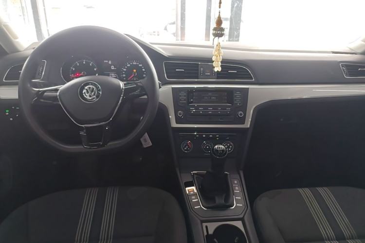 Used Volkswagen Lamando 2017 230TSI Manual Trend Edition Center Console