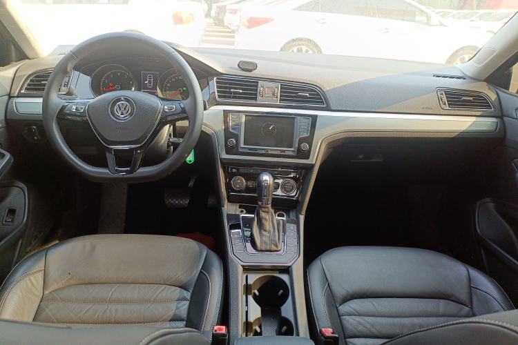 Used Volkswagen Lamando 2017 280TSI DSG Comfort Edition Center Console