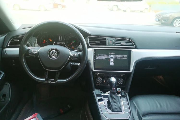 Used Volkswagen Lamando 2017 280TSI DSG Comfort Edition Center Console