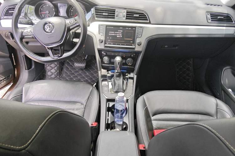 Used Volkswagen Lamando 2017 280TSI DSG Comfort Edition Center Console