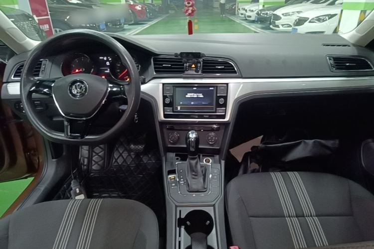 Used Volkswagen Lamando 2017 230TSI DSG Fashion Edition Center Console