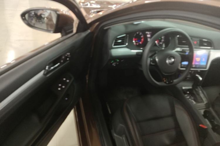 Used Volkswagen Lamando 2017 230TSI DSG Fashion Edition Driver Seat