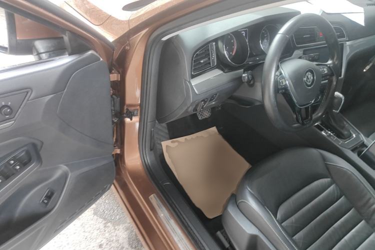 Used Volkswagen Lamando 2017 280TSI DSG Comfort Edition Driver Seat