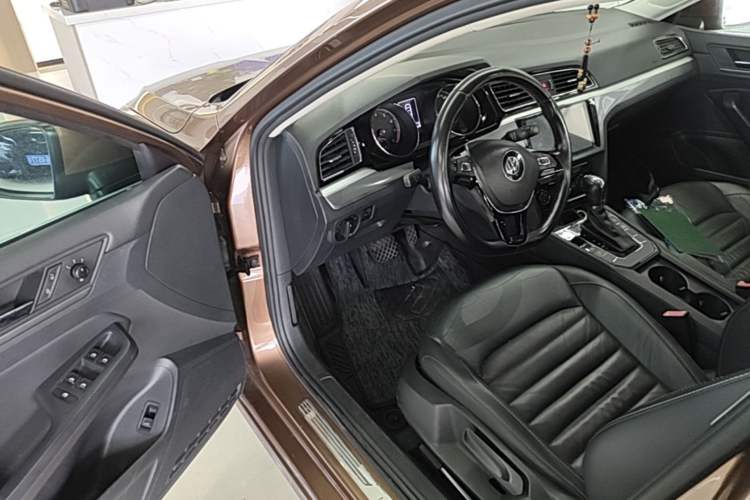 Used Volkswagen Lamando 2017 280TSI DSG Comfort Edition Driver Seat