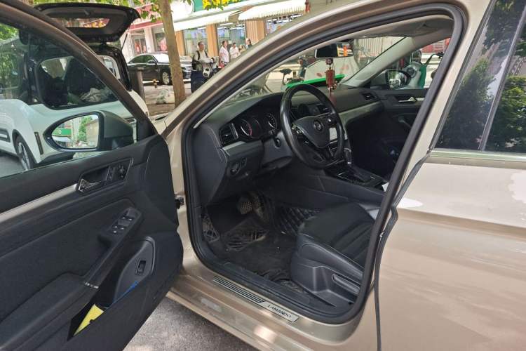Used Volkswagen Lamando 2017 280TSI DSG Comfort Edition Driver Seat