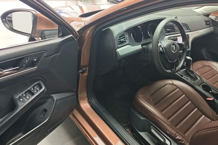 Used Volkswagen Lamando 2017 230TSI DSG Fashion Edition Driver Seat