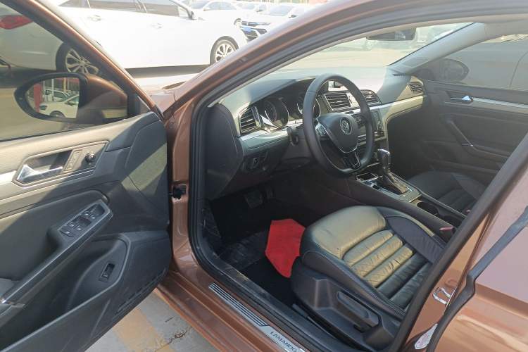 Used Volkswagen Lamando 2017 280TSI DSG Comfort Edition Driver Seat