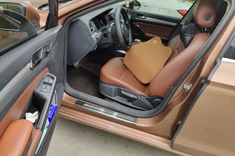 Used Volkswagen Lamando 2017 230TSI DSG Fashion Edition Driver Seat
