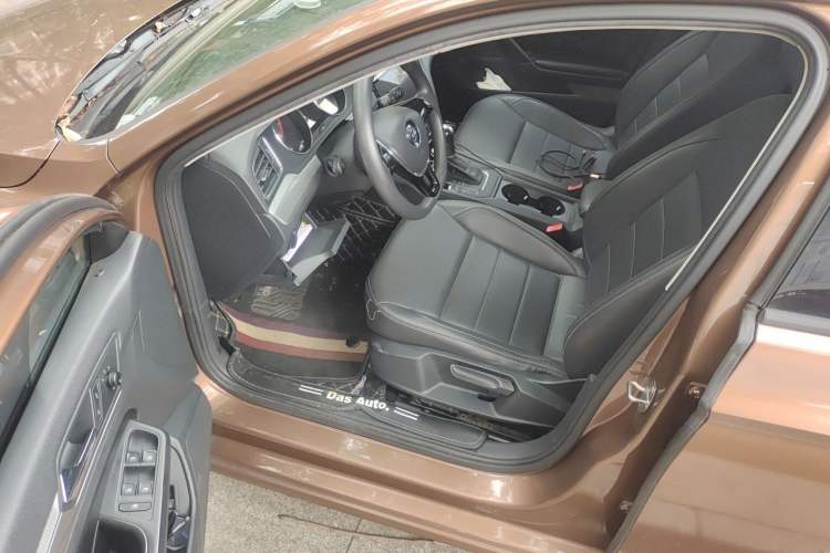 Used Volkswagen Lamando 2017 230TSI DSG Fashion Edition Driver Seat