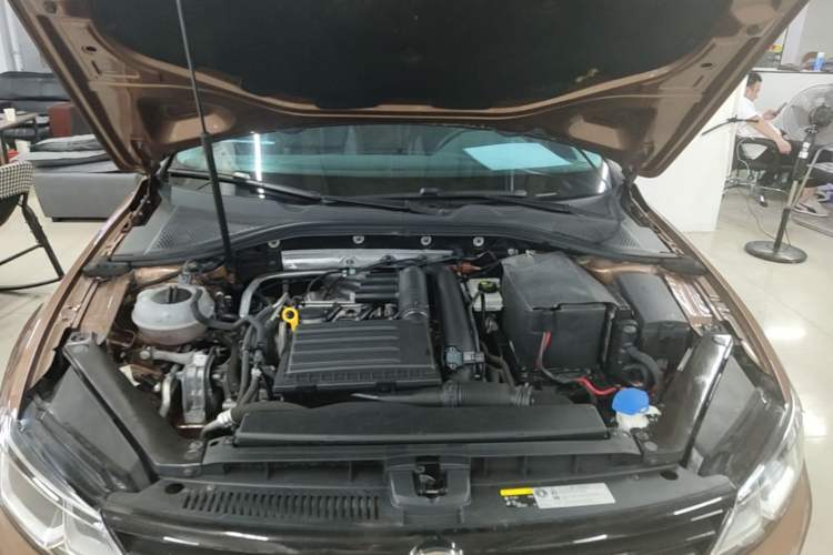 Used Volkswagen Lamando 2017 230TSI DSG Fashion Edition Engine Bay