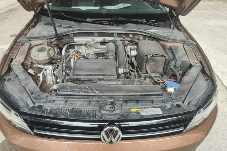Used Volkswagen Lamando 2017 280TSI DSG Comfort Edition Engine Bay