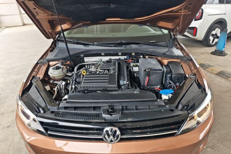 Used Volkswagen Lamando 2017 230TSI DSG Fashion Edition Engine Bay