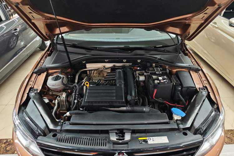 Used Volkswagen Lamando 2017 230TSI DSG Fashion Edition Engine Bay
