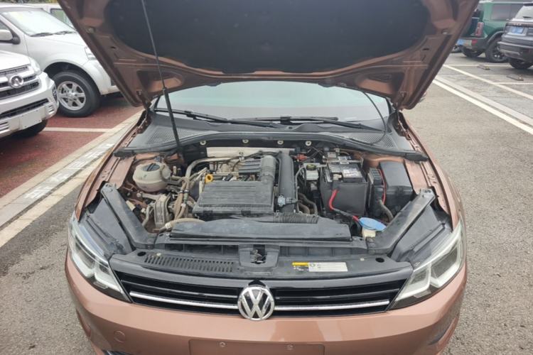 Used Volkswagen Lamando 2017 230TSI DSG Fashion Edition Engine Bay