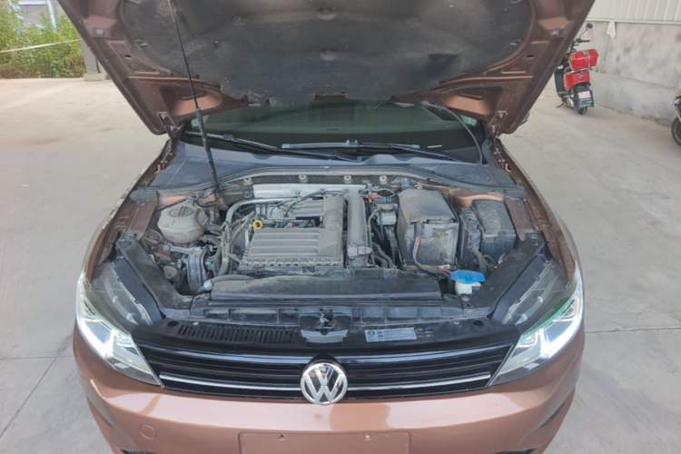Used Volkswagen Lamando 2017 230TSI DSG Fashion Edition Engine Bay