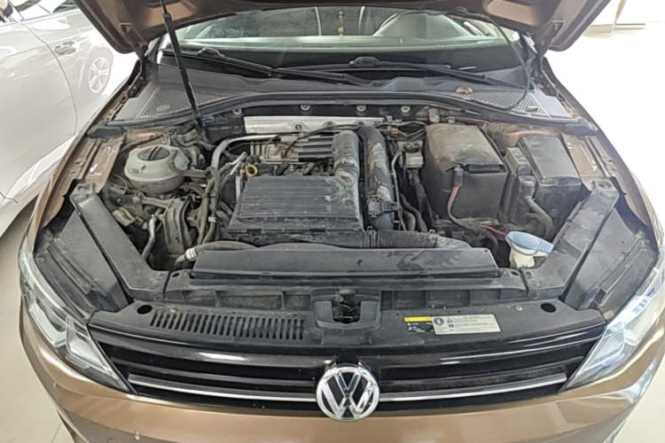 Used Volkswagen Lamando 2017 280TSI DSG Comfort Edition Engine Bay
