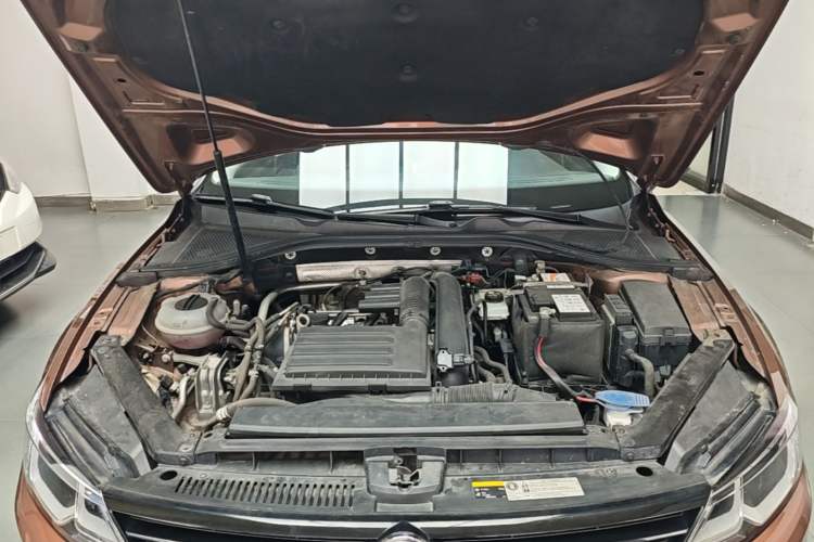 Used Volkswagen Lamando 2017 230TSI DSG Fashion Edition Engine Bay
