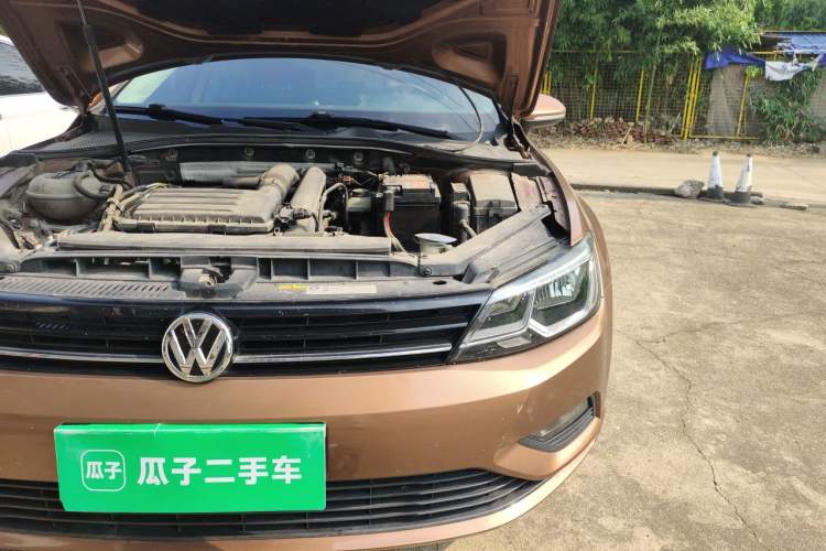 Used Volkswagen Lamando 2017 230TSI DSG Fashion Edition Engine Bay Left