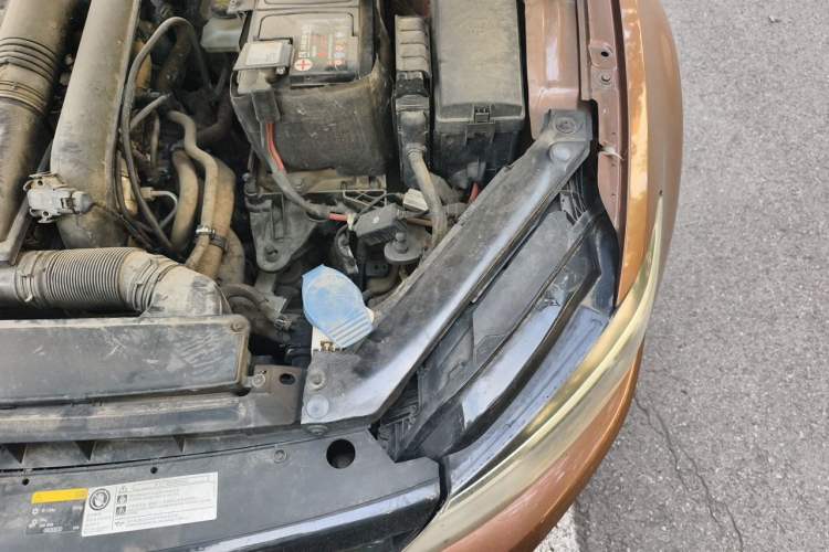 Used Volkswagen Lamando 2017 230TSI Manual Trend Edition Engine Bay Left