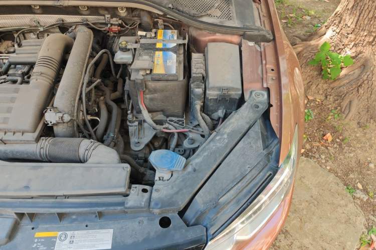 Used Volkswagen Lamando 2017 280TSI DSG Comfort Edition Engine Bay Left