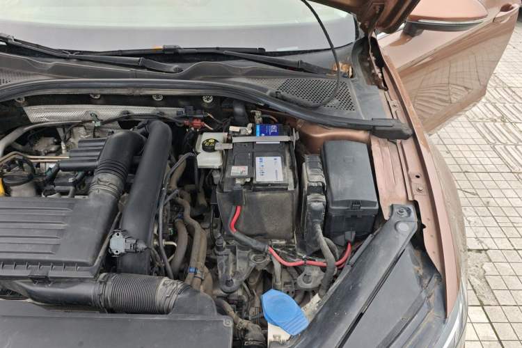 Used Volkswagen Lamando 2017 280TSI DSG Comfort Edition Engine Bay Left