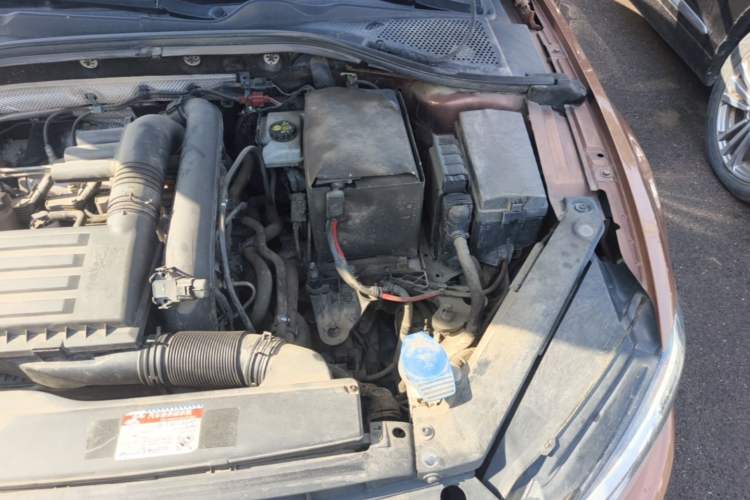 Used Volkswagen Lamando 2017 280TSI DSG Comfort Edition Engine Bay Left