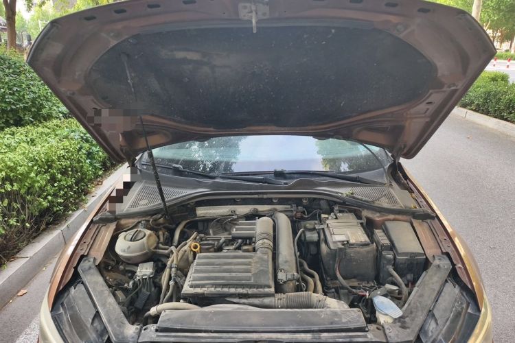 Used Volkswagen Lamando 2017 230TSI Manual Trend Edition Engine Bay