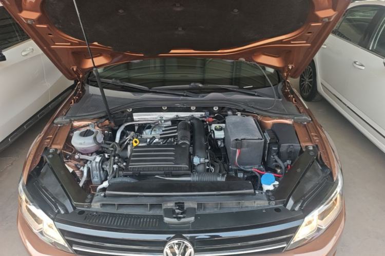 Used Volkswagen Lamando 2017 230TSI DSG Fashion Edition Engine Bay