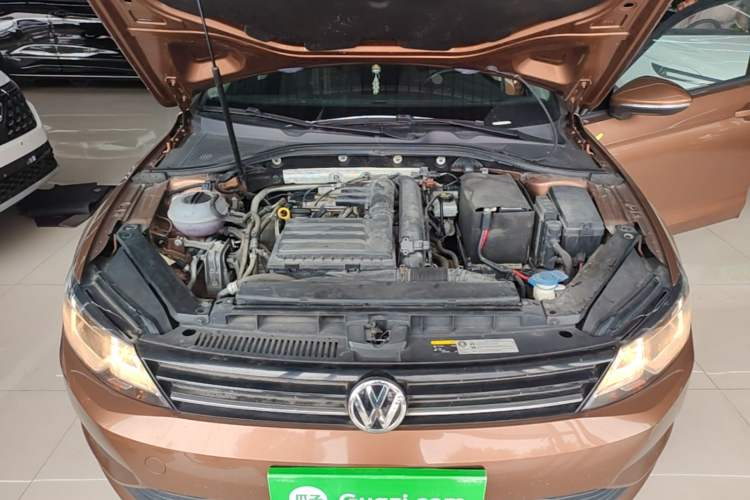 Used Volkswagen Lamando 2017 230TSI Manual Trend Edition Engine Bay