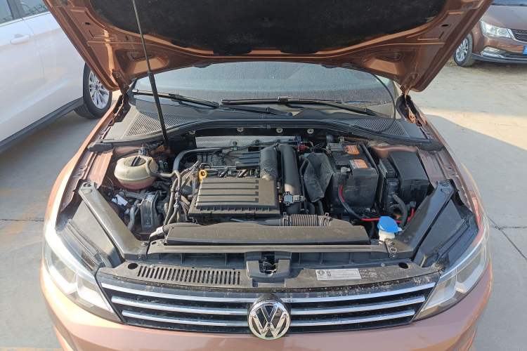 Used Volkswagen Lamando 2017 280TSI DSG Comfort Edition Engine Bay