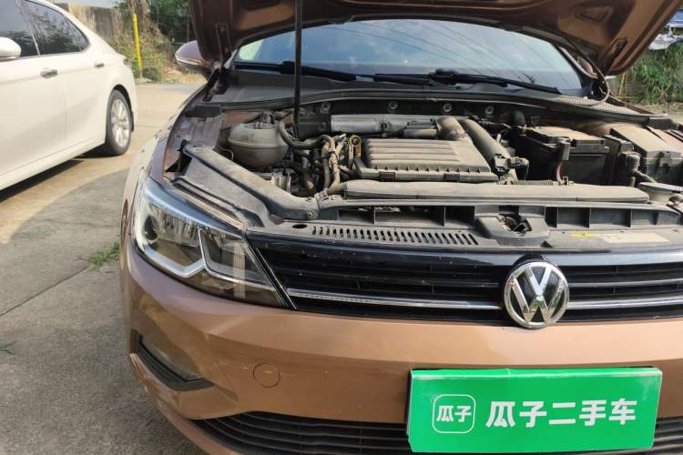 Used Volkswagen Lamando 2017 230TSI DSG Fashion Edition Engine Bay Right