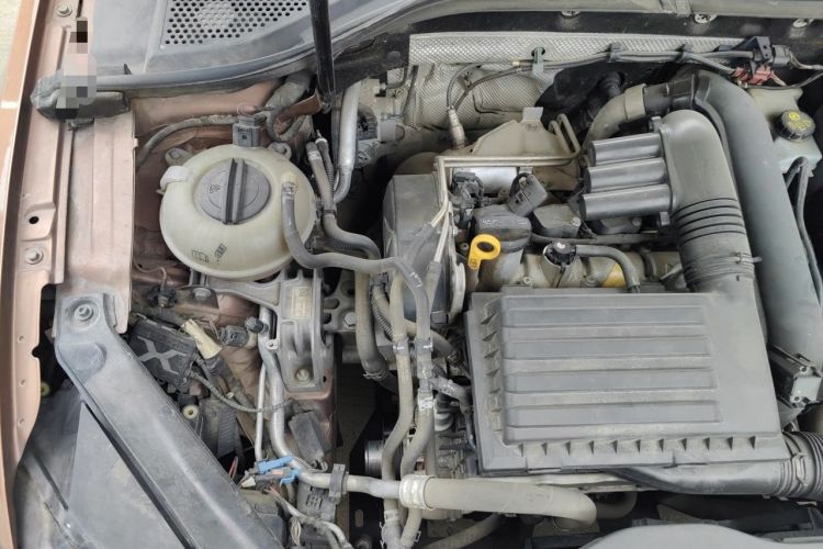 Used Volkswagen Lamando 2017 230TSI DSG Fashion Edition Engine Bay Right