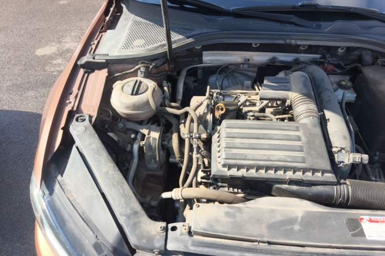 Used Volkswagen Lamando 2017 280TSI DSG Comfort Edition Engine Bay Right