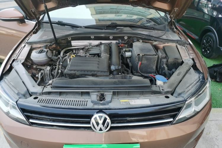 Used Volkswagen Lamando 2017 280TSI DSG Comfort Edition Engine Bay