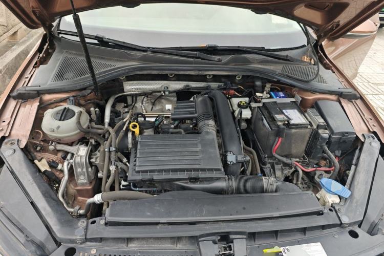 Used Volkswagen Lamando 2017 280TSI DSG Comfort Edition Engine Bay