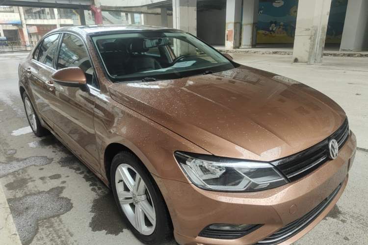 Used Volkswagen Lamando 2017 280TSI DSG Comfort Edition Front Right 45 Deg