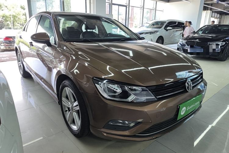 Used Volkswagen Lamando 2017 280TSI DSG Comfort Edition Front Right 45 Deg