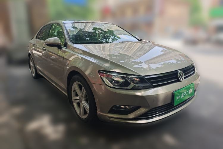 Used Volkswagen Lamando 2017 280TSI DSG Comfort Edition Front Right 45 Deg