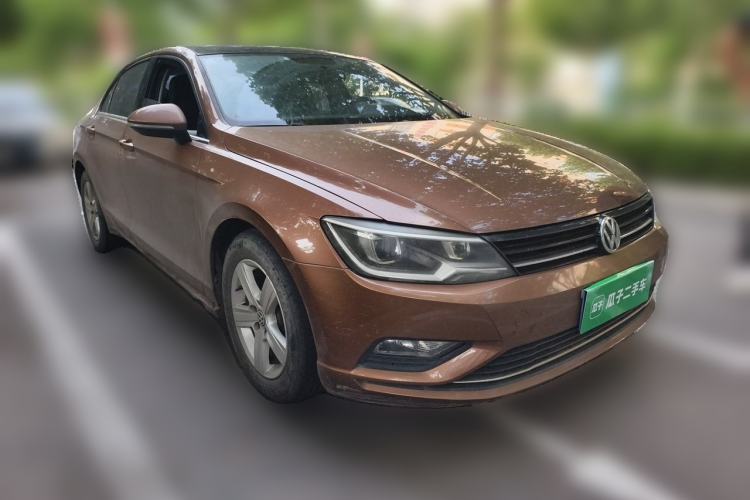 Used Volkswagen Lamando 2017 230TSI Manual Trend Edition Front Right 45 Deg