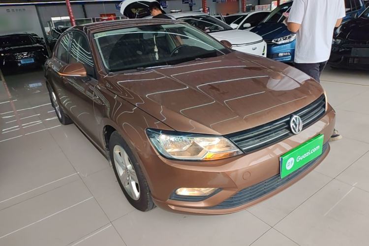 Used Volkswagen Lamando 2017 230TSI Manual Trend Edition Front Right 45 Deg