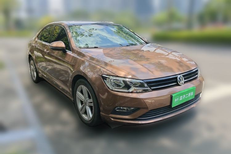 Used Volkswagen Lamando 2017 280TSI DSG Comfort Edition Front Right 45 Deg