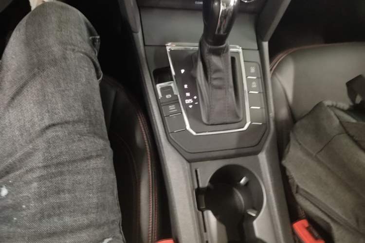 Used Volkswagen Lamando 2017 230TSI DSG Fashion Edition Gear Lever